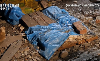 Потолок в мурманском доме создает угрозу для жизни людей Потолок