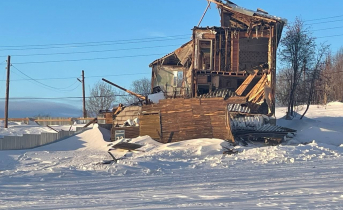 В Мурманске обрушился деревянный дом Дом