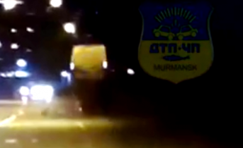 Момент аварии в центре Мурманска попал на видео Авария