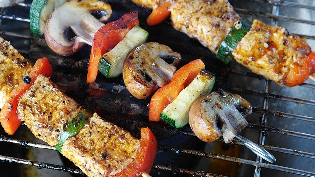 В Мурманской области резко подешевели некоторые продукты Шашлык