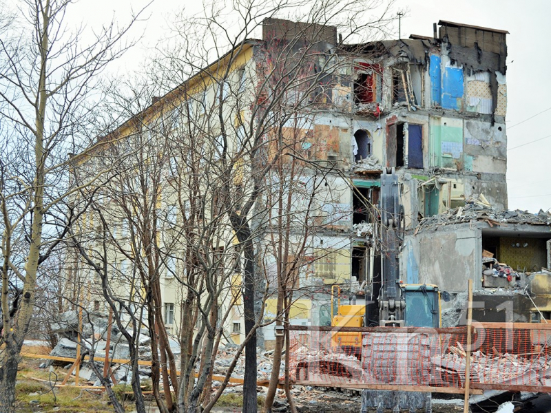 В Никеле сносят еще один дом Дом