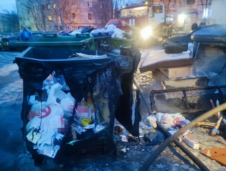 Парковка закончилась проблемами в Мурманске Мусорные контейнеры сгорели