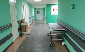 В Заполярье работник организации травмировал глаз осколком Больница, травма