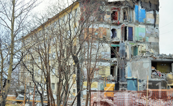 В Никеле сносят еще один дом Дом