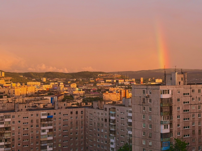 Природный феномен наблюдали ночью в Мурманске Радуга