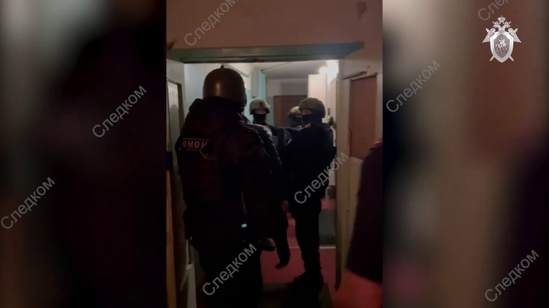 Семейную пару из Мурманска обвинили в 5 серьезных преступлениях ОМОН