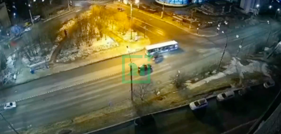 Жесткая авария с автобусом произошла в Мурманске АВАРИЯ