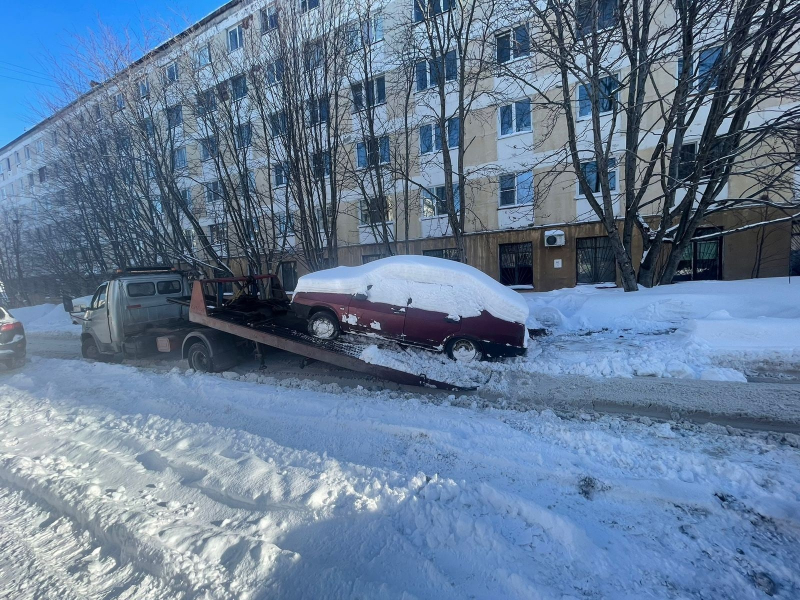 В Мурманской области эвакуируют машины Эвакуация