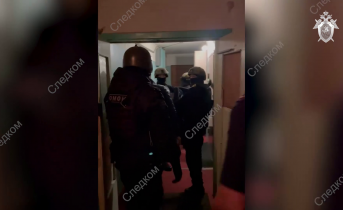 Семейную пару из Мурманска обвинили в 5 серьезных преступлениях ОМОН