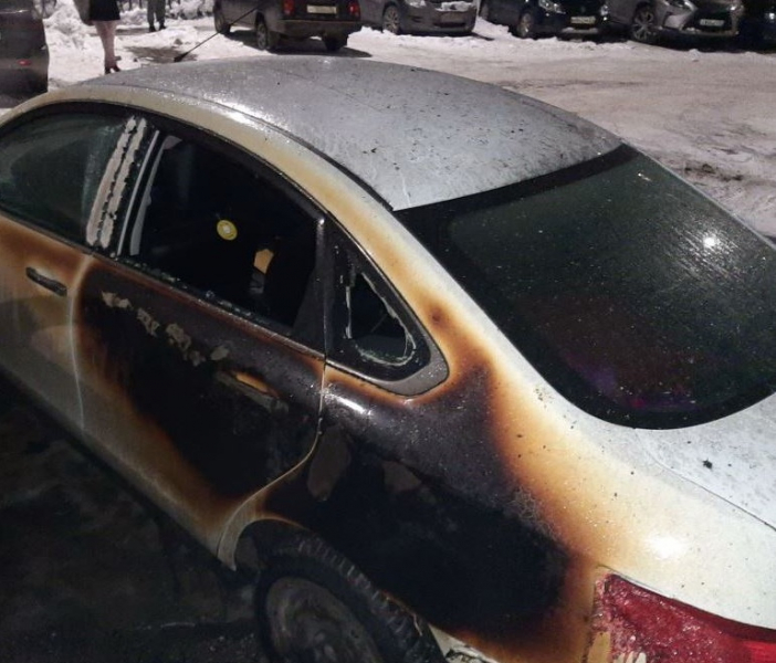 В Мурманской области ночью сгорел автомобиль Автомобиль