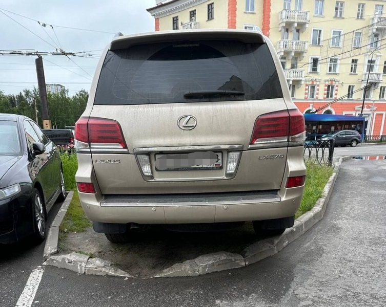 Наглая парковка Автомобиль