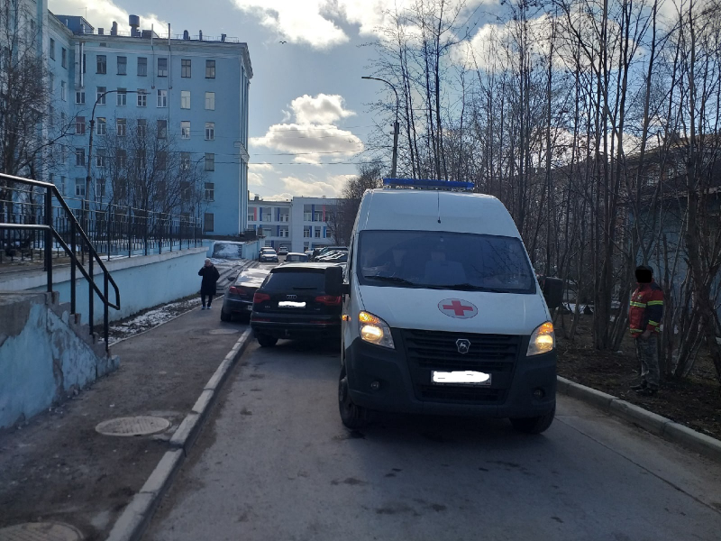 В Мурманске произошла авария с машиной скорой помощи Авария