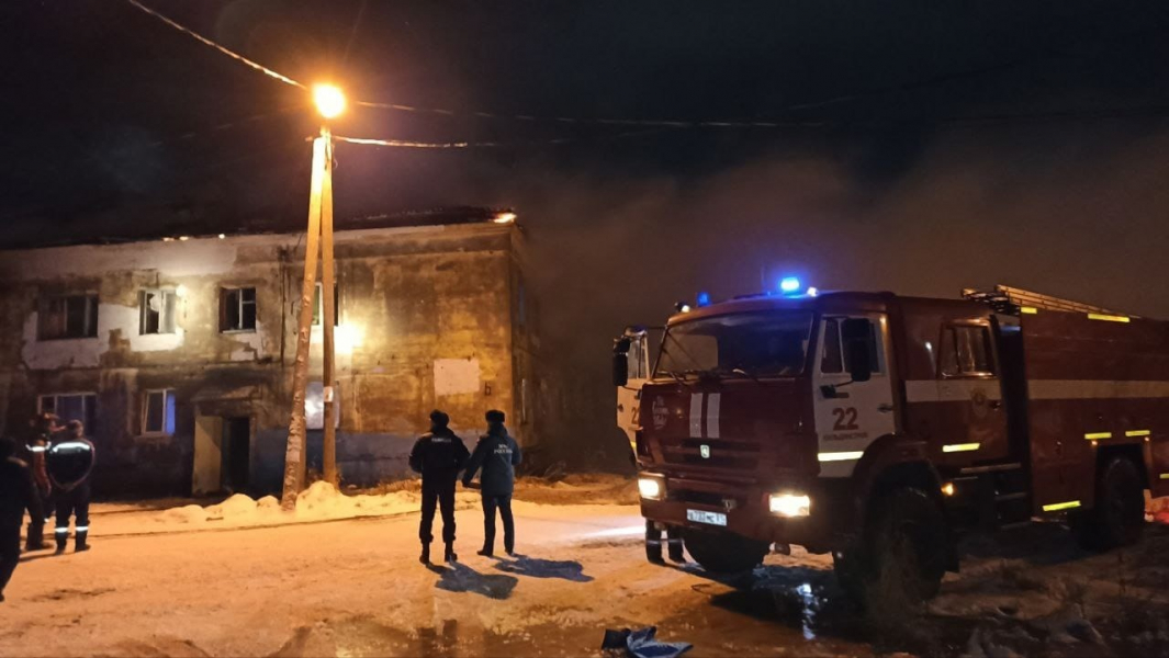 Крупный пожар в Мурманской области повредил 8 квартир Пожар