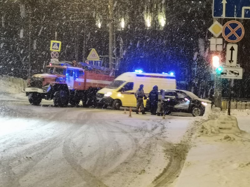 В центре Мурманска произошло серьезное ДТП ДТП