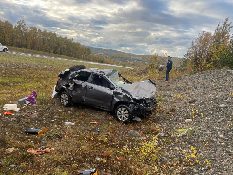 В Заполярье автомобиль вылетел с дороги и перевернулся Автомобиль