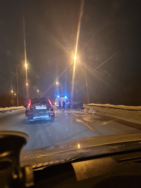 Из-за серьезного ДТП с фурой в Мурманске парализовало движение Авария
