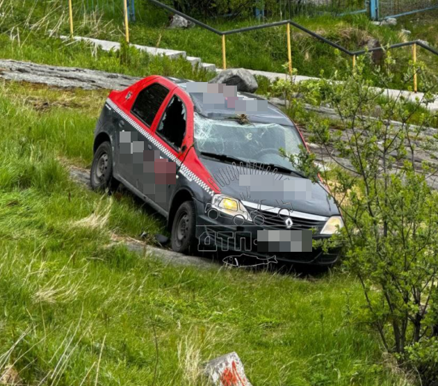 Автомобиль перевернулся в Мурманске Автомобиль