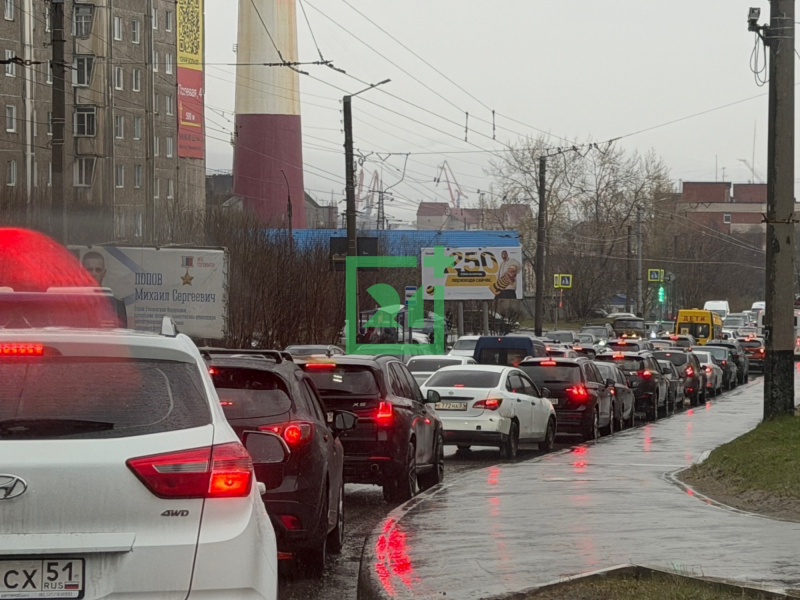 Дорожный коллапс в Мурманске: огромная пробка из-за аварий и ремонта Пробка