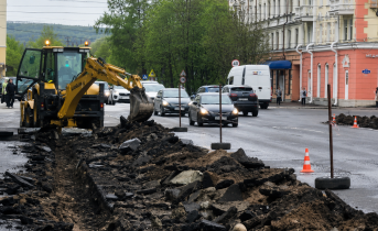 В центре Мурманска эвакуировали машины Ремонт