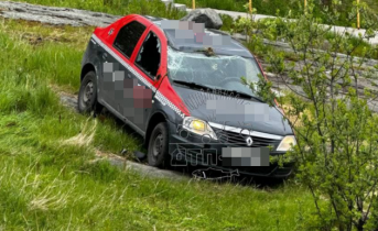 Автомобиль перевернулся в Мурманске Автомобиль