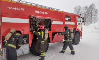Пожар в Доме ребенка тушили в Мурманской области Спасатели