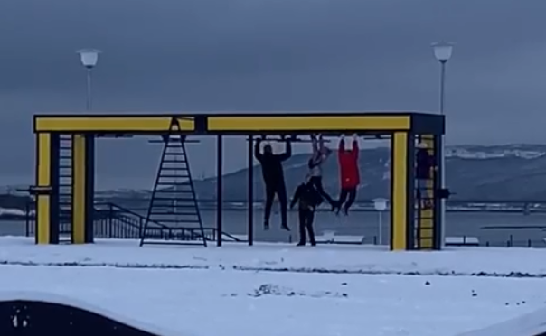 Новая спортивная зона отдыха появилась в Мурманской области Спортплощадка