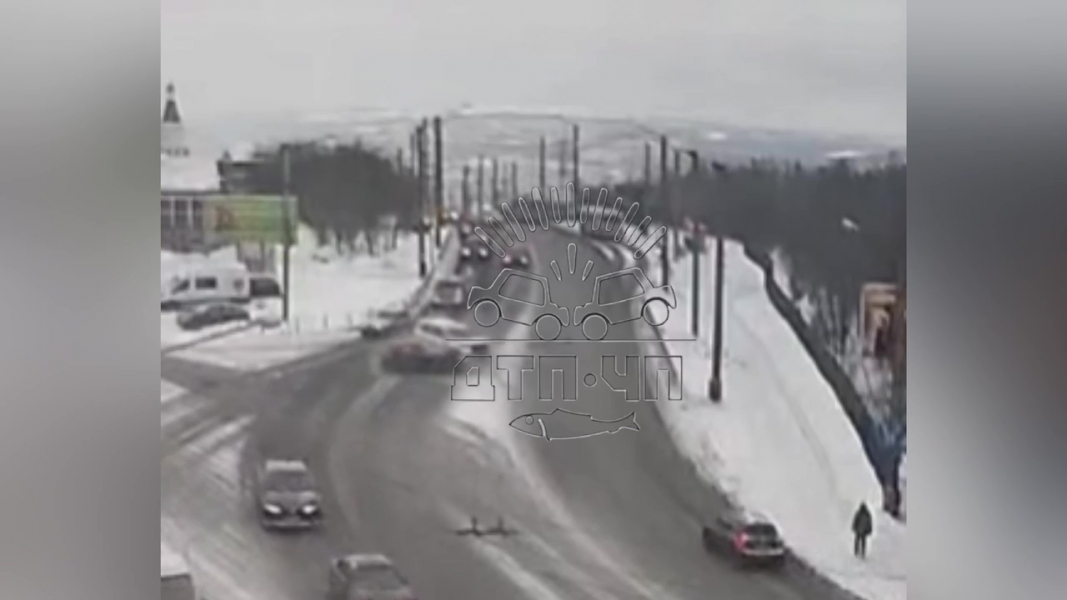 Момент аварии в Мурманске попал на видео ДТП в Мурманске