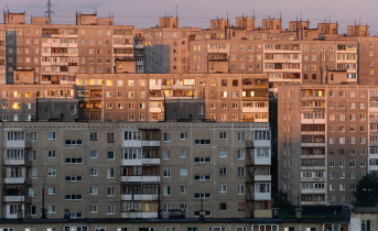 В Заполярье мужчины ограбили магазин и сбили продавца Город