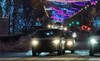 В Мурманске на десяти улицах запретят парковку Автомобили