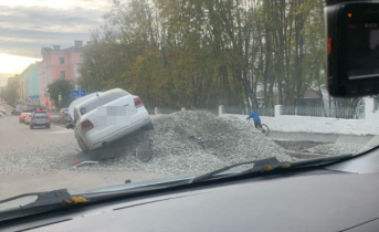 «Как это произошло?» Странная ситуация озадачила водителя в Мурманске Авария