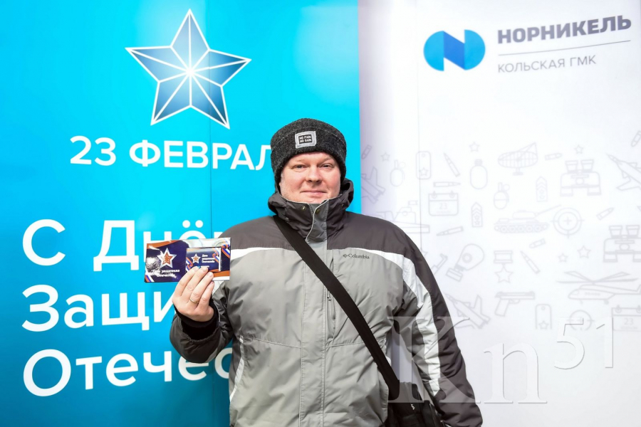 В Кольской ГМК поздравляют мужчин В Кольской ГМК поздравляют мужчин