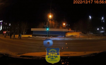 У пассажирского автобуса в Мурманске на ходу отлетело колесо Колесо