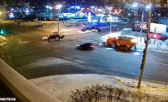 Момент ДТП с трактором в Мурманске попал на видео ДТП