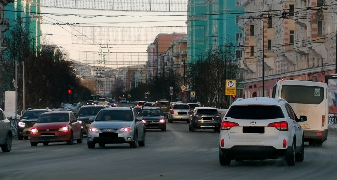 В центре Мурманска будет запрещено движение транспорта Автомобили
