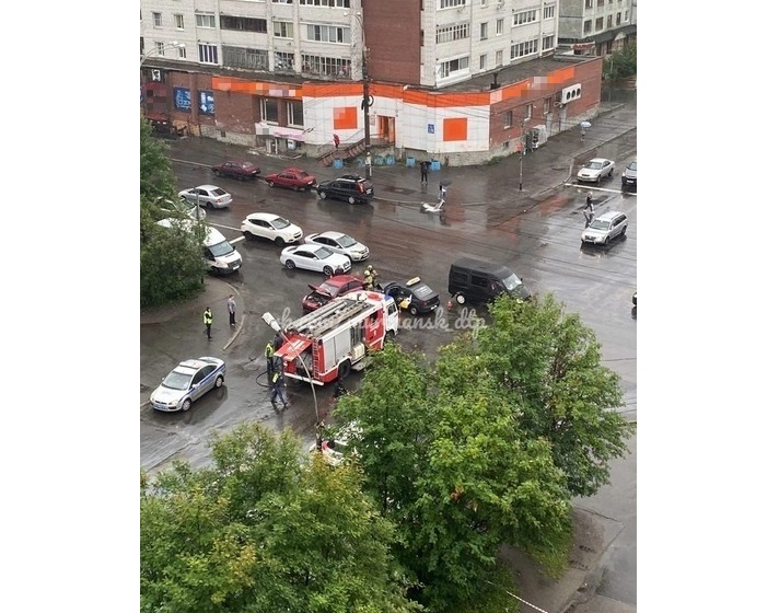 В аварии в центре Мурманска пострадали два человека Авария