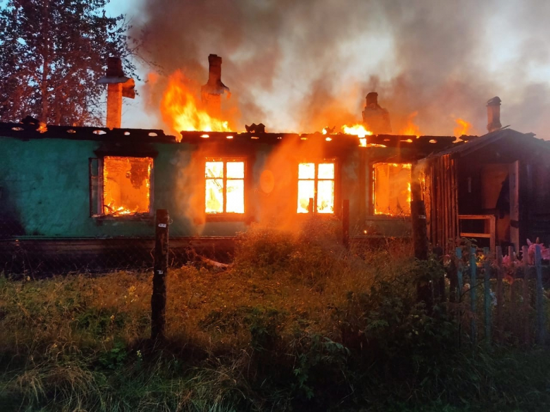 В Мурманской области сгорел жилой дом Пожар