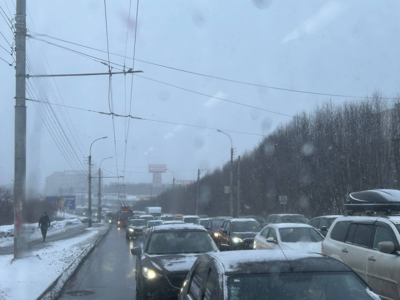 Огромная пробка Мурманчане рискуют опоздать на работу