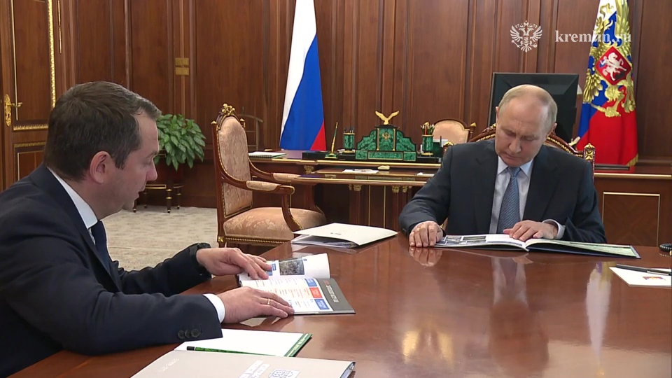Владимир Путин поддержал мастер-планы опорных городов в Мурманской области Владимир Путин поддержал мастер-планы опорных городов в Мурманской области