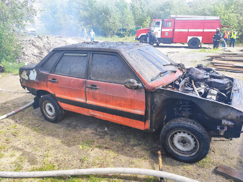 В Мурманской области сгорел автомобиль Автомобиль