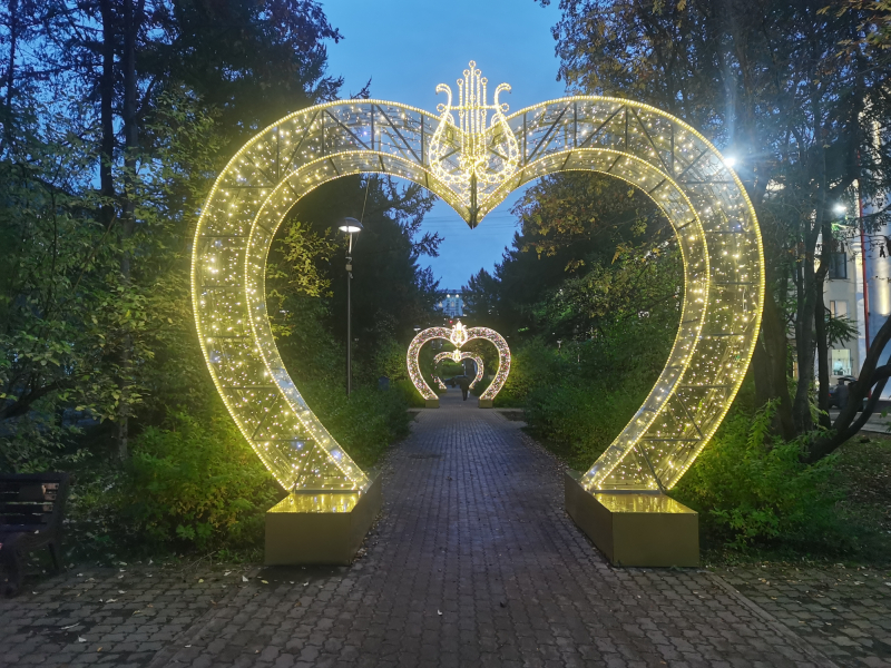 Огромные сердца зажгли в центре Мурманска Сердце