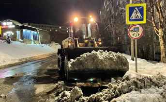 Непогода в Заполярье добавила коммунальным службам работы Уборка снега