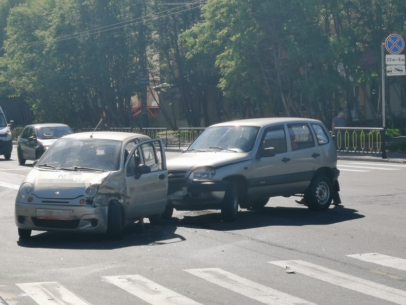 Последствия аварии в центре Мурманска попали на видео ДТП