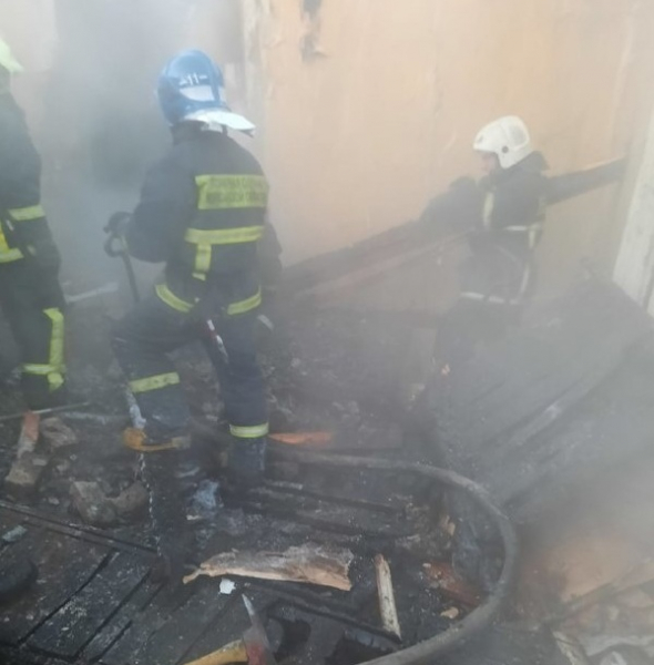 В поселке в Мурманской области у дома обрушилась кровля Пожар