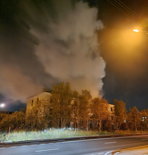 В Мурманске ночью горел дом Пожар