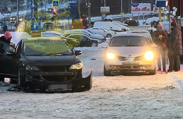 Момент нелепого ДТП в Мурманске попал на видео ДТП