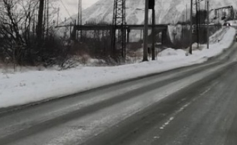 В аварии с большегрузом на трассе в Мурманской области пострадали люди Трасса