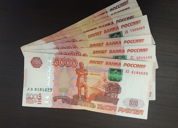 Сын украл у пожилого отца 8 млн и проиграл их в Мурманской области Купюры