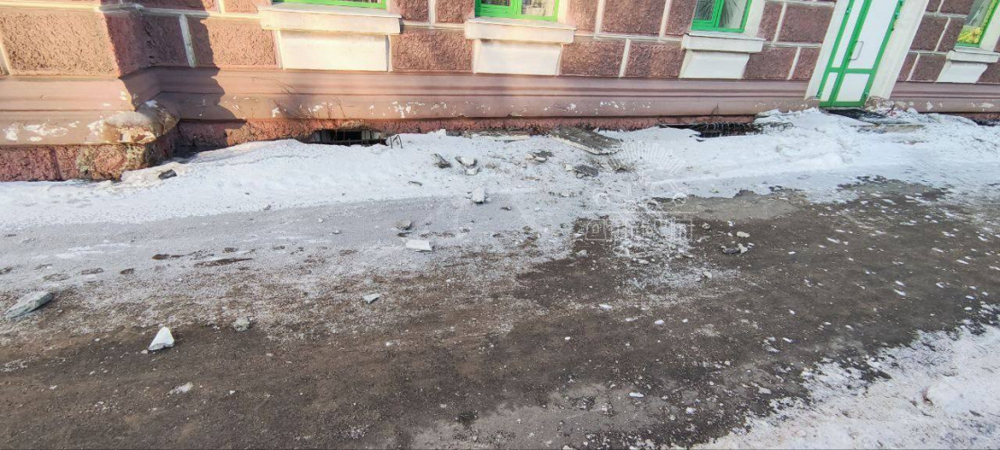 Фасад дома рушится в Мурманске Мурманск