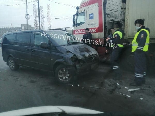 В Мурманске произошло ДТП с участием «Мерседеса» ДТП