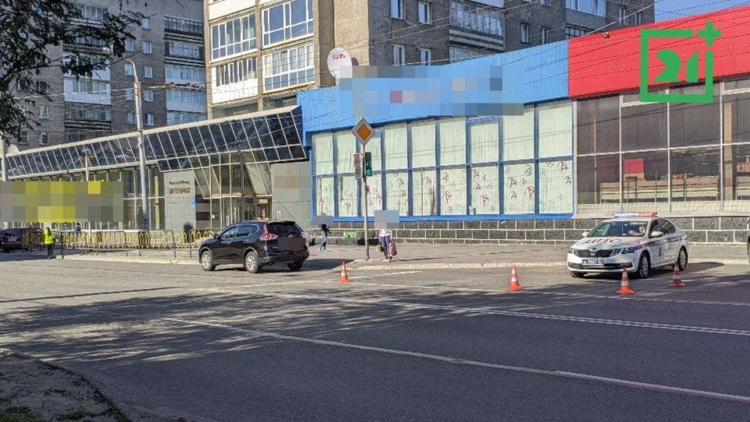 Двух человек сбили на пешеходном переходе в Мурманске Мурманск